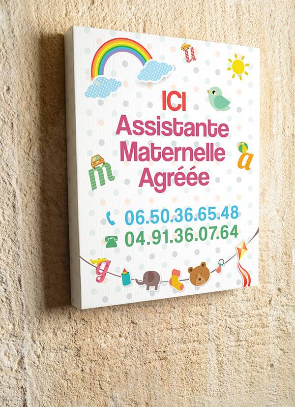 graphiste création graphique et impression de panneau indicateur assistante maternelle Marseille